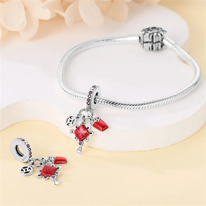 Charm Encanto de la Suerte Roja