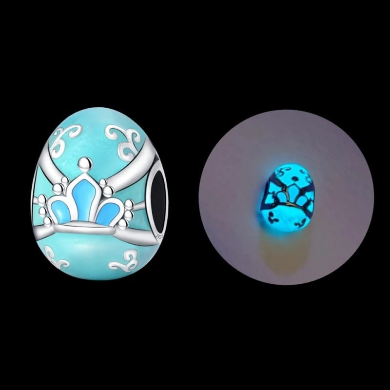 Charm Huevo de Pascua Azul Fluorescente
