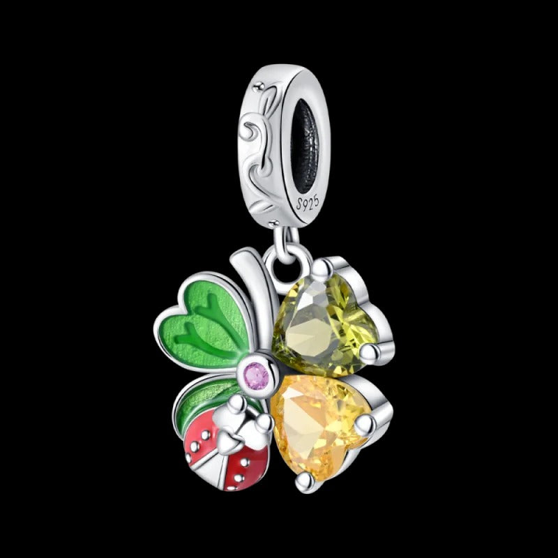Charm Trébol de Corazones y Mariquita