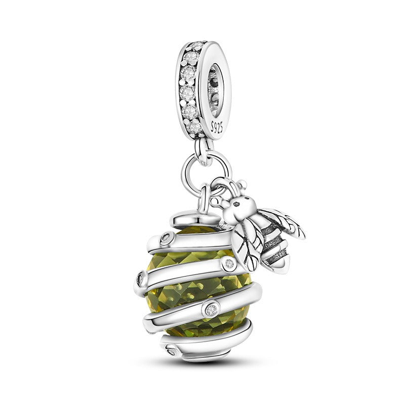 Charm Abeja en Panal Diamantado